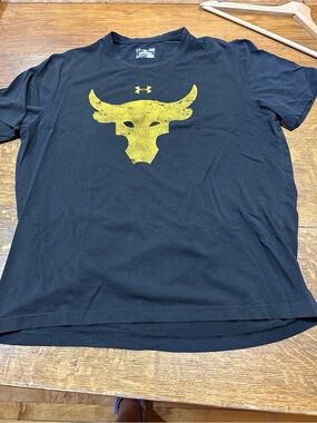 Under Armour Project Rock Brahma Bull Short-Sleeve T-Shirt Sz large